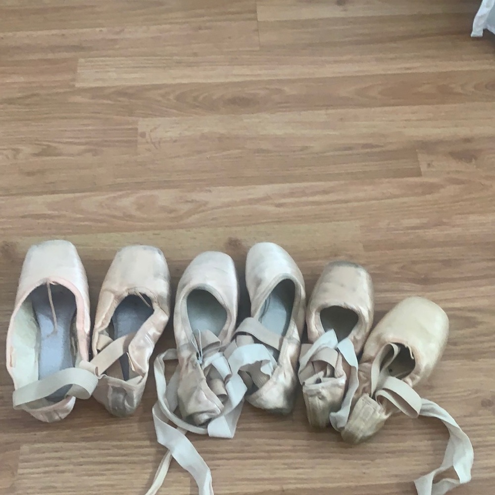 Dead Pointe shoe bundle On hold